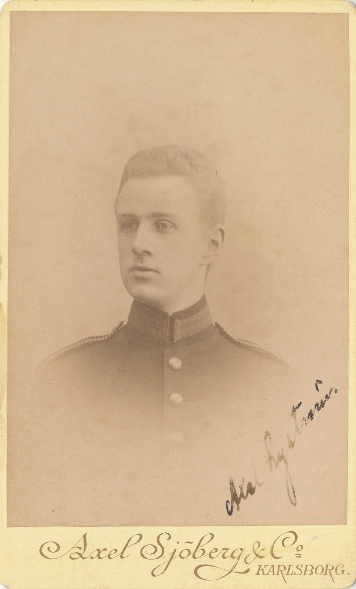 Porträtt av Axel Lyström vid Västgöta regemente.