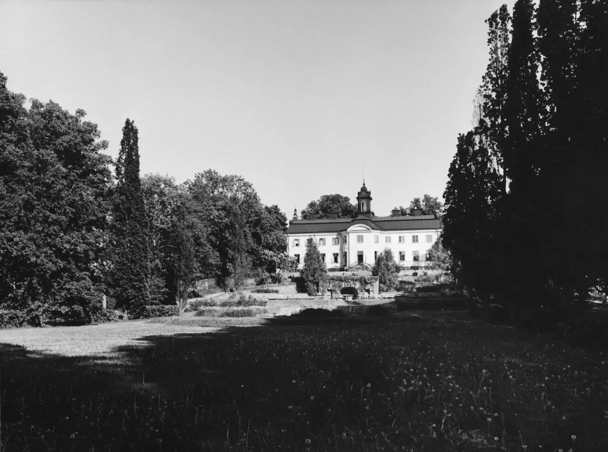 Kaggeholms slott från parken.