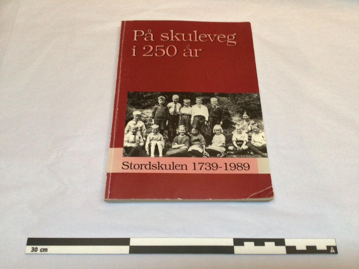 Hefta bok, jubileumsskrift, om Stordskulen i 250 år, utgiven 1989.
