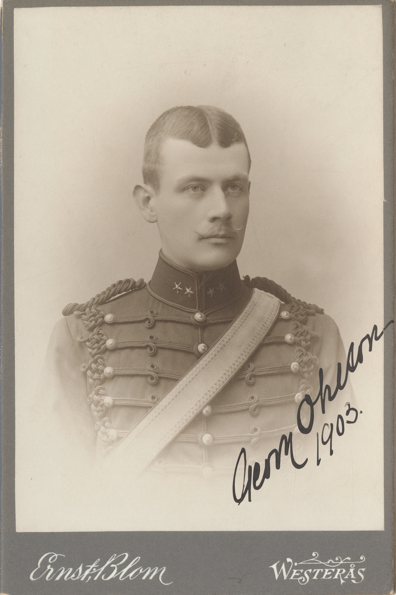 Porträtt av Georg Ohlson, löjtnant vid Andra Svea artilleriregemente.