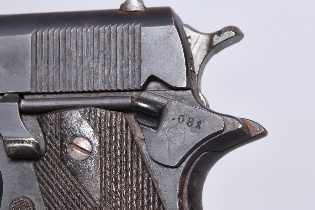 Pistol M/1914.