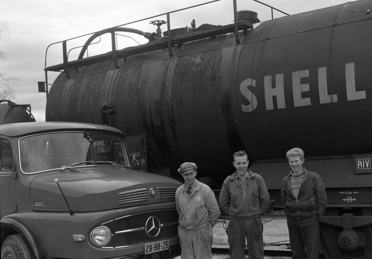 Transport av drivstoff frå Norske Shell som kom til Fagernes med jernbane.