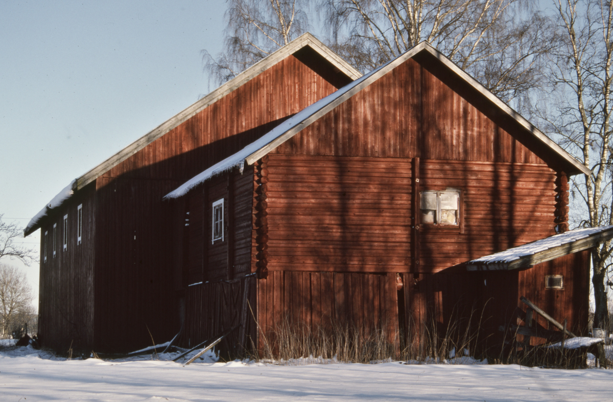 Sjøvoll ved Stensgård. Landbruks-bebyggelse, snødekte jorder