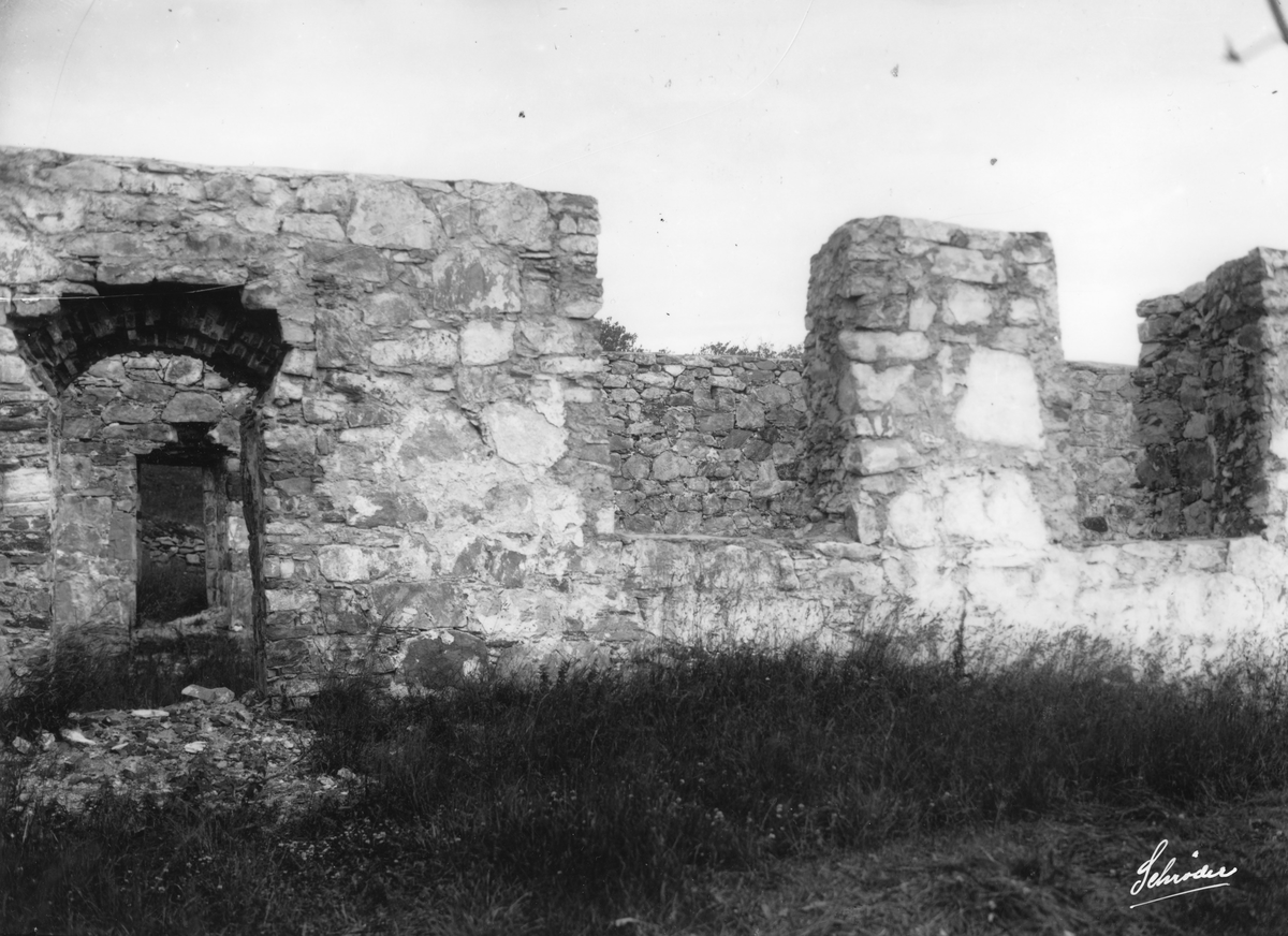 Dolm kirke, Hitra - Muren/ruinene etter den siste brennen i 1920