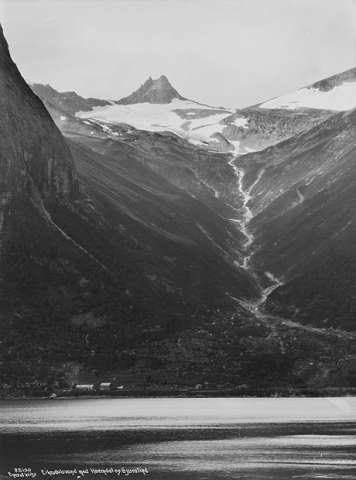 Prot: Eikesdalsvand, Gjuratind med Hoemdalen