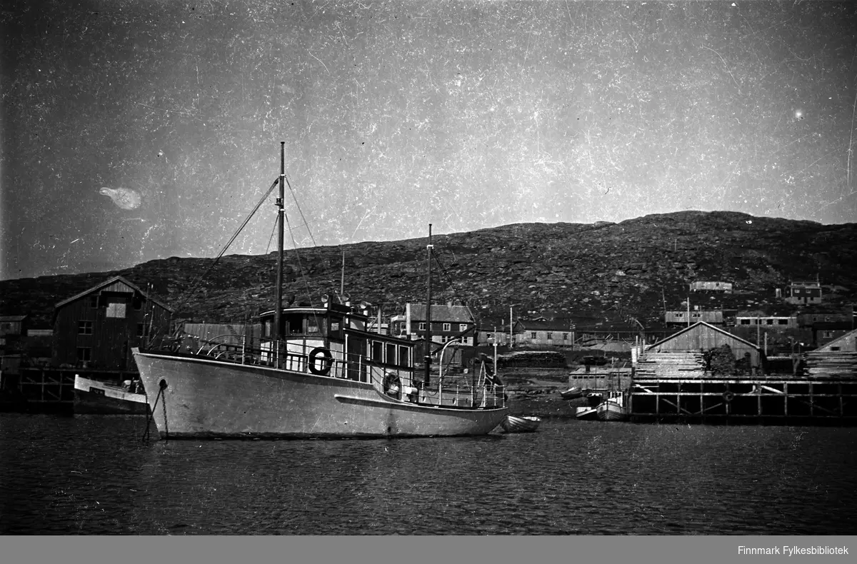 "Doktor Holmboe", legeskyssbåten, Havøysund mai 1949.