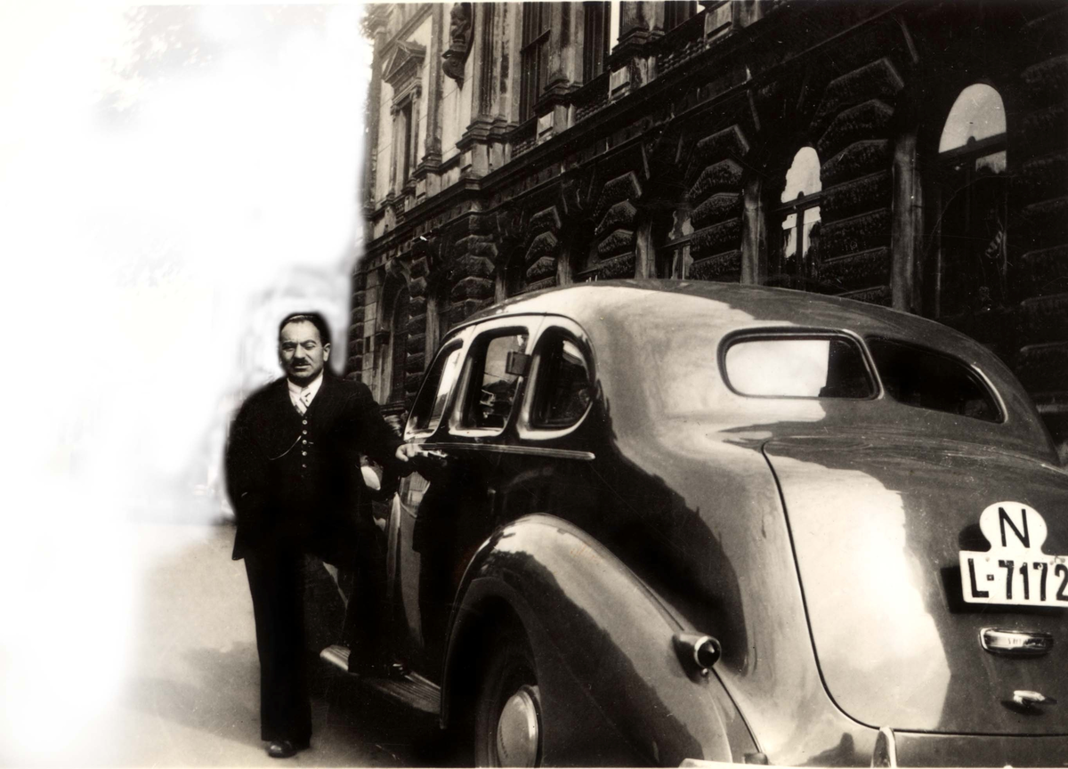 Moritz Rabinowitz foran bil
