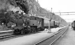 Damplokomotiv type 20b nr. 268 med lokaltog fra Kristiansand