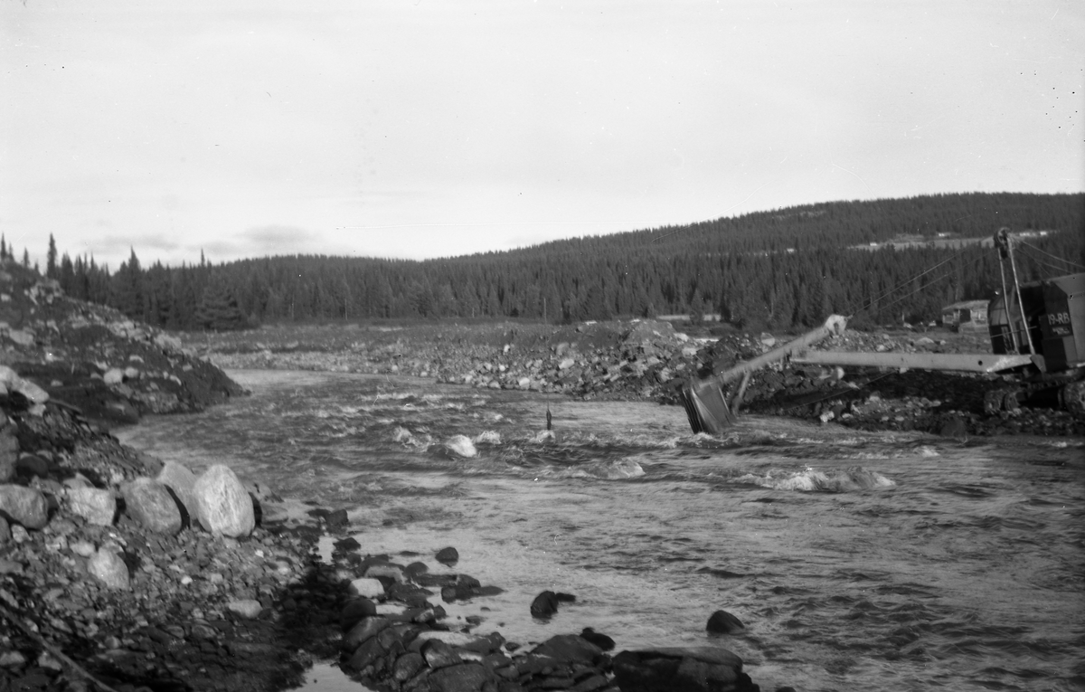 Diverse foto frå Åbjøra-anlegget i Nord-Aurdal i 1952.