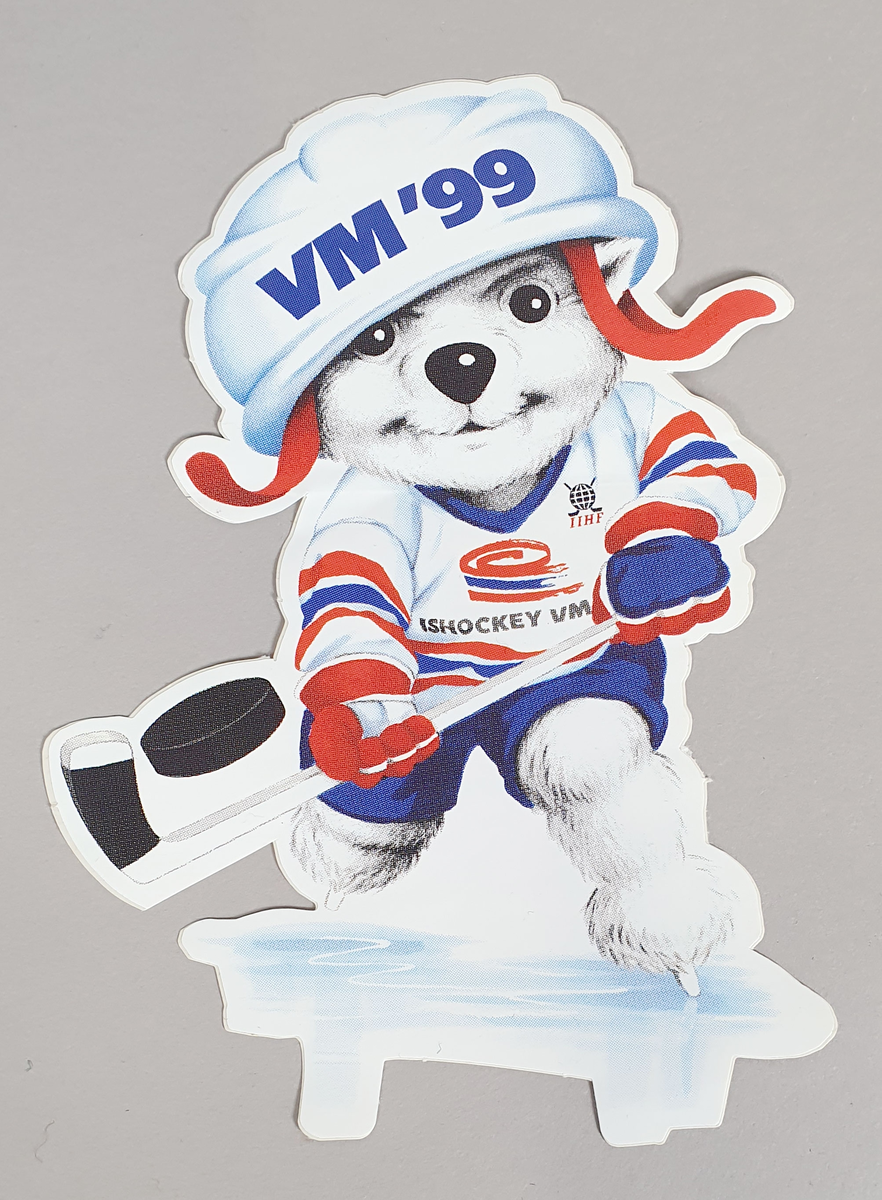 Klistremerke med logo for VM i Ishockey på Lillehammer 1999. Forestiller en isbjørn med ishockeyutstyr.