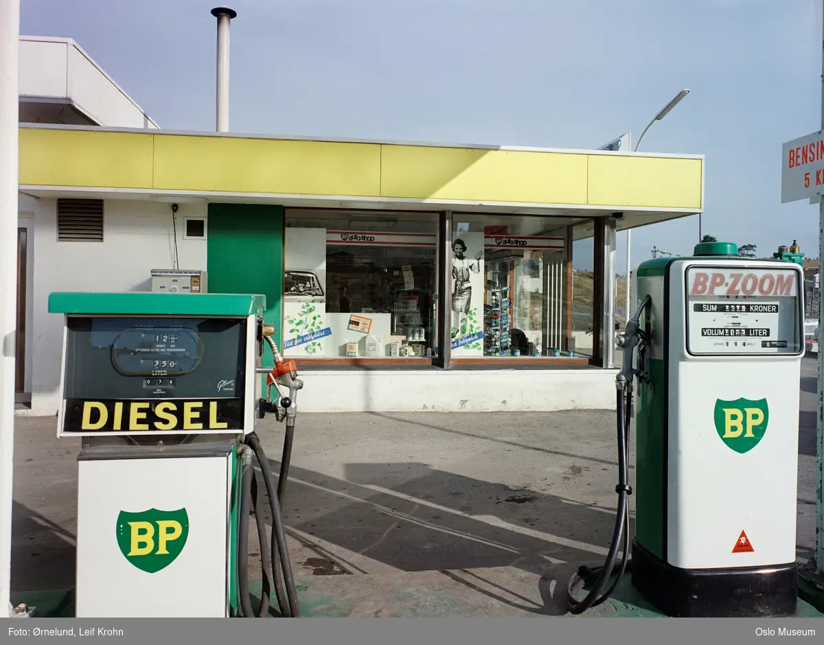BP bensinstasjon, BP-centret Bøler, Johannesen & Engan, bensinpumper