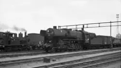 Damplokomotiv type 63a nr. 5857 med godstog på Trondheim sta