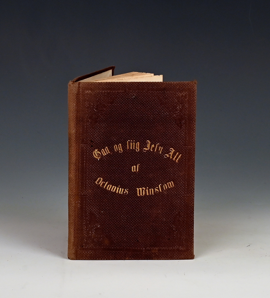 Prot: Winslow, Octavius, Gaa og siig Jesu Alt! En Nytaarsbetragtning. 2. Opl. Chr.a. 1862. 59 s. + 2 bl. 8. Brunt kanvasbd med blindprent og namn i gull.