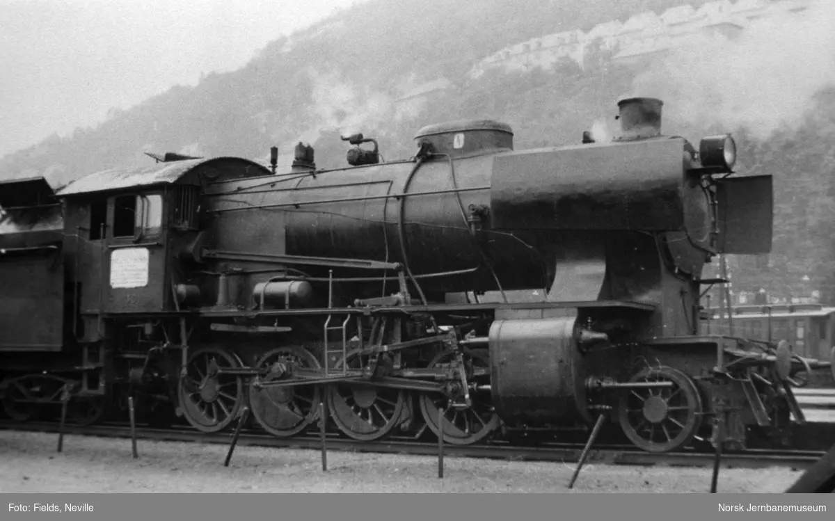 Damplokomotiv type 33a nr. 301 på Bergen stasjon