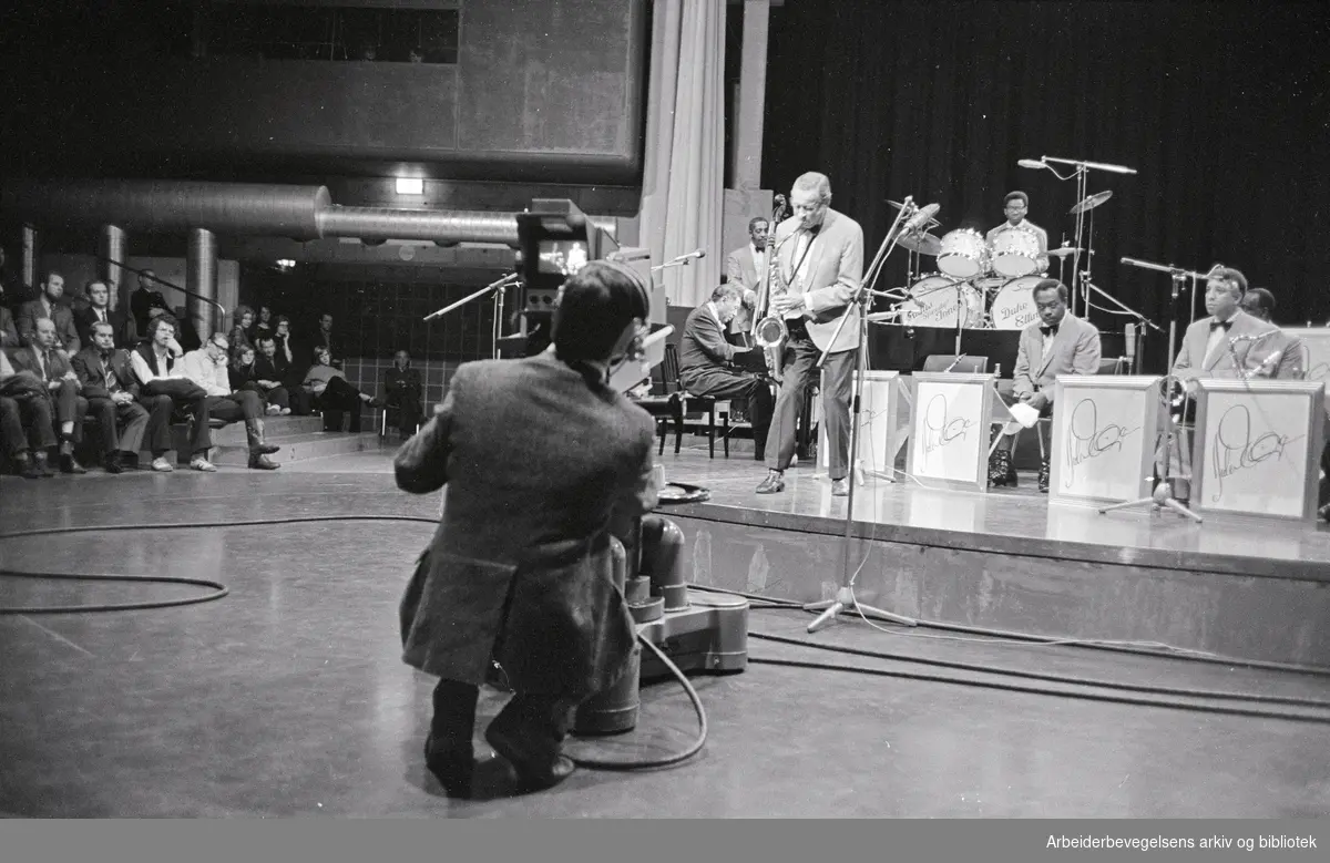 Den amerikanske jazzmusikeren Duke Ellington med orkester spiller på Chateau Neuf i Oslo, 8. november 1971.