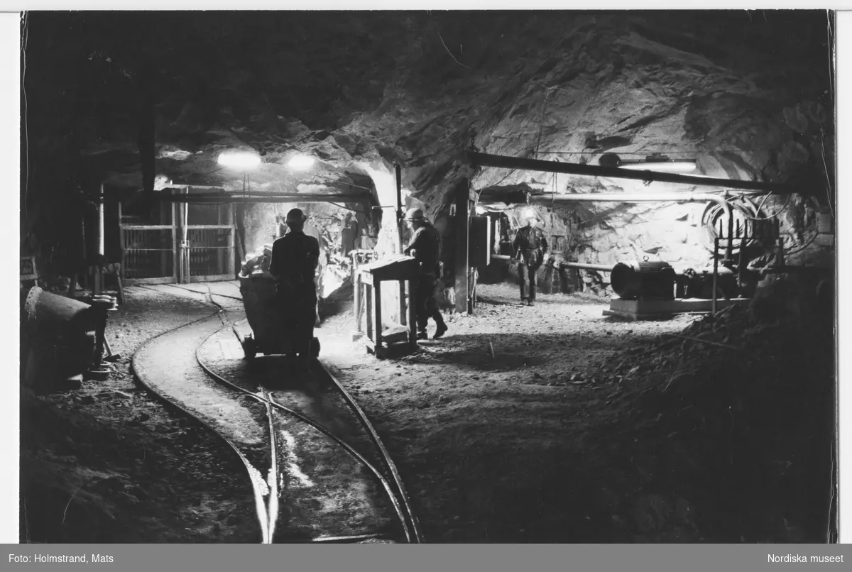 Långbans gruva, en av världens mineralrikaste platser. Tappning på 285 m avväggning t v g med hissen. Stället kallas Mongoliet.