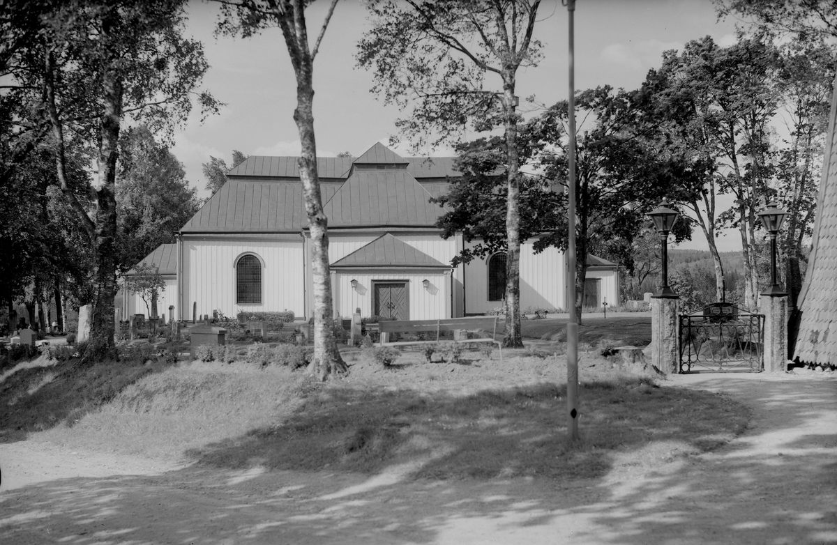 Säfsnäs kyrka, Fredriksberg. Läs mer om Säfsnäs kyrka i boken: Dalarnas kyrkor i ord och bild.