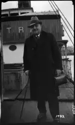 Ragnar Wisløff ombord i båt