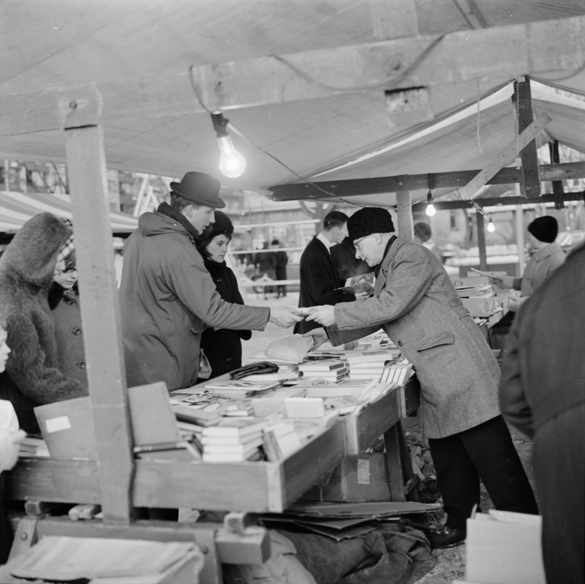 Distingsmarknad - "Marknadskommersen gäller renkött och prydnadssaker", Uppsala februari 1965