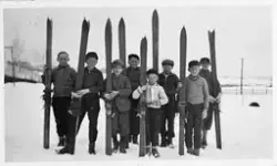 Skihoppere fra Seierstad skole i Østre Toten 1933-1934. Pers