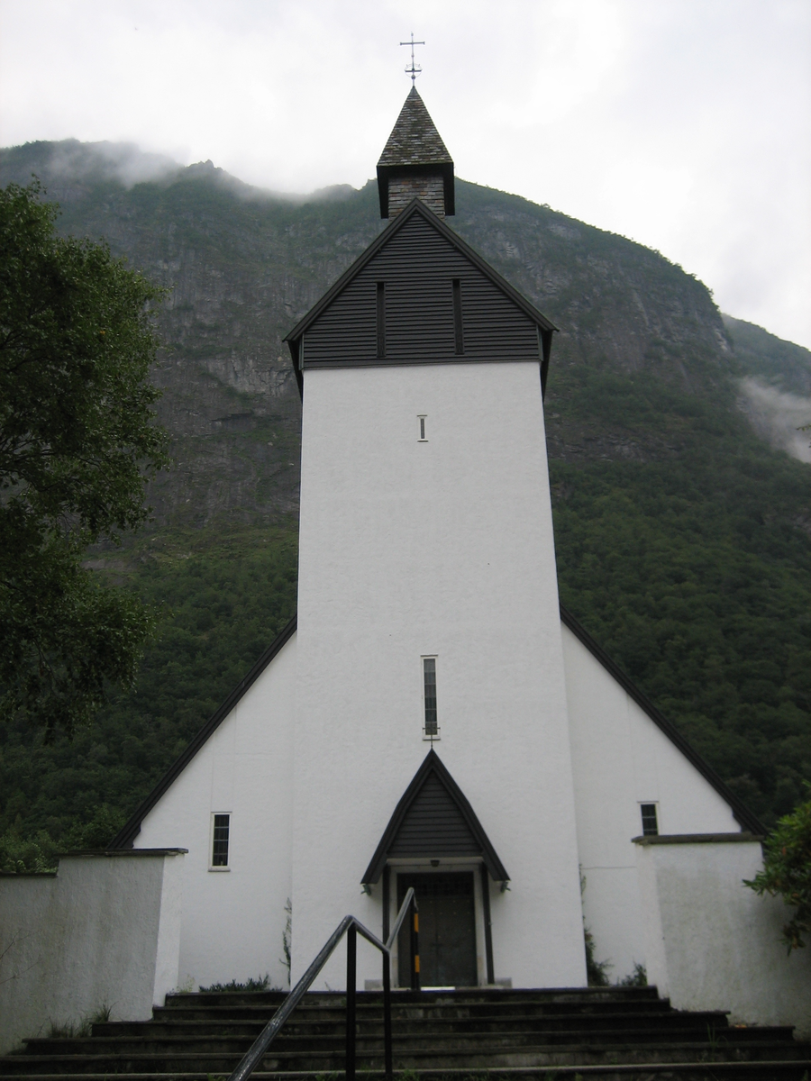Høyanger kyrkje