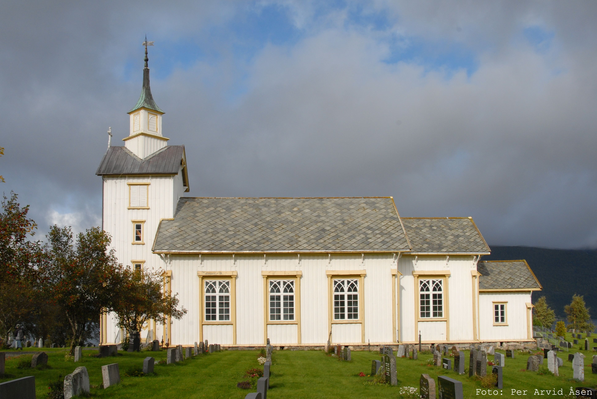 Valsøyfjord kirke