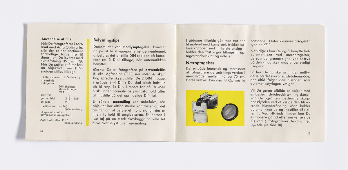 Bruksanvisning til kameramodell Optima 1a produsert av Agfa fra 1962. Bruksanvisningen er på dansk med både tekst og illustrasjon. Optima 1a var et tidlig helautomatisk kamera.

Samlingen består av diverse fotoutstyr og andre gjenstander som har tilhørt Synnøve Brændshøi sitt fotoatelier. De fleste er nok fra 1940- og 50-tallet.