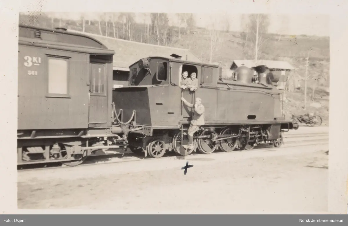 Damplokomotiv type 51a nr 21, tidligere Valdresbanens lokomotiv nr. 5 JOTUNHEIMEN, på Odnes stasjon