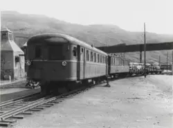 Sulitjelmabanens motorvogn SULITELMA med blandet tog på Lomi