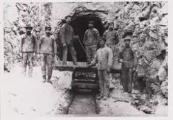 Anleggsarbeidere i vestre ende av Haversting tunnel