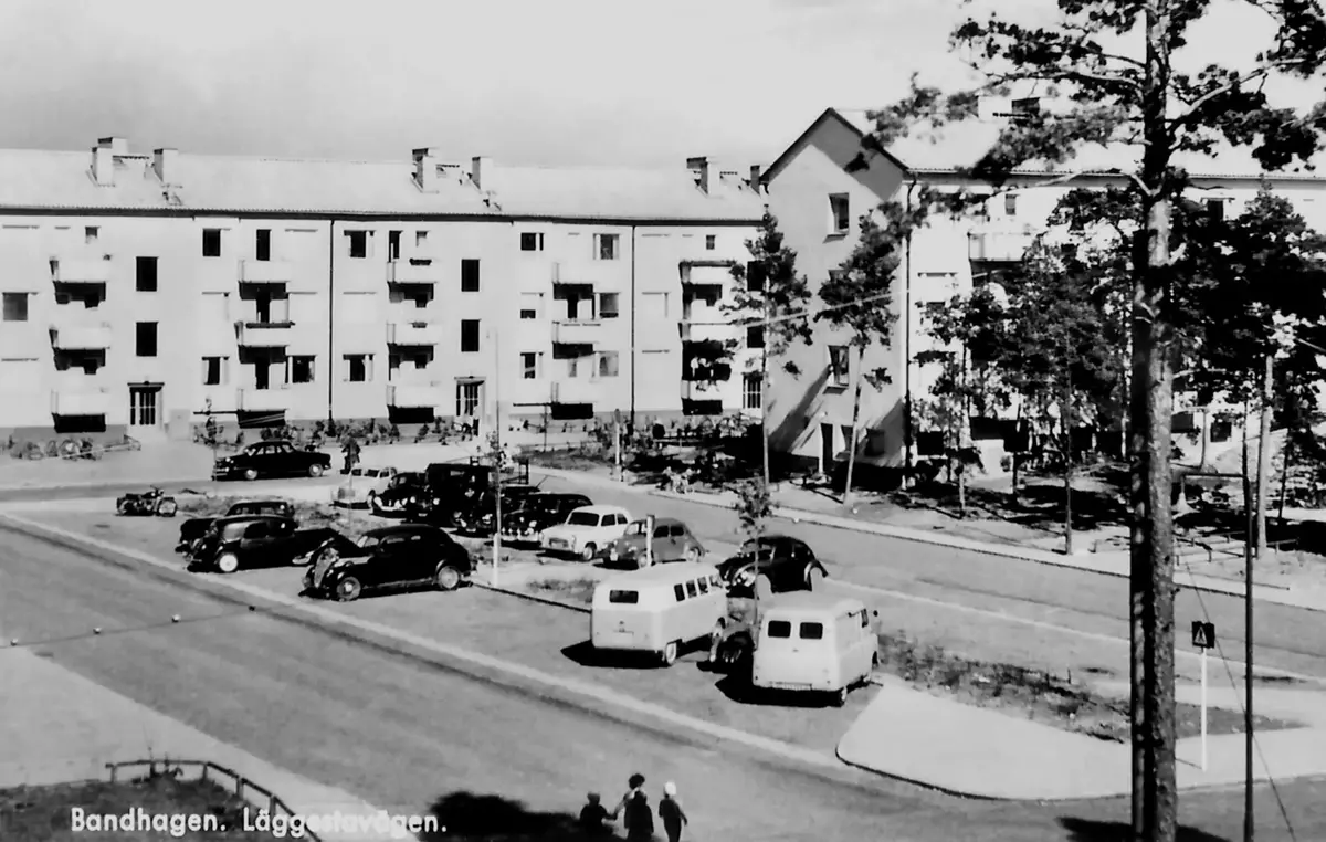 Bilden tagen mot Läggestavägen 35. Huset till höger är Läggestavägen 61.