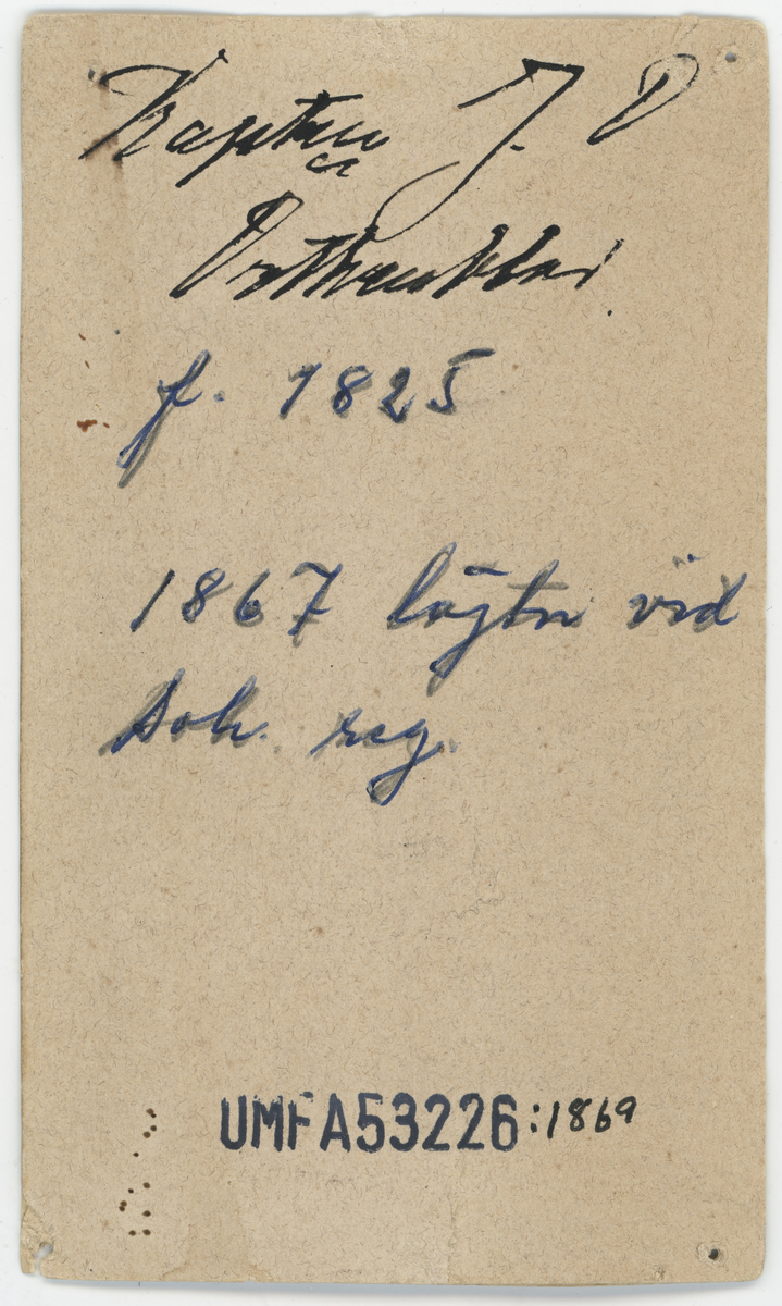 Text på kortets baksida: "Kapten Johan Olof Örtenblad, F. 1825. 1867 löjtnant vid Boh. reg.".