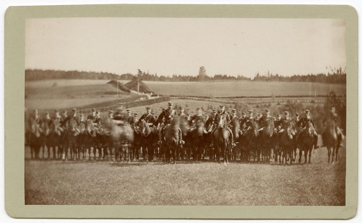 Foto av militær gruppe på hest i 1881