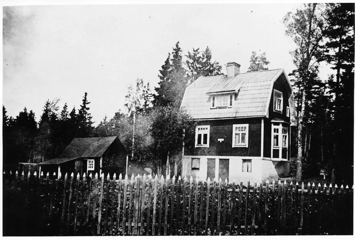 Strömsborg år 1918. 
Långbrodalsvägen 136. 
Ägare Hjalmar och Ebba Karlsson. 
Kortet från Åke Karlsson. ::