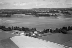 Sorgenfri/Kjærnes gnr. 84 i Skiptvet, flyfoto 17. august 194