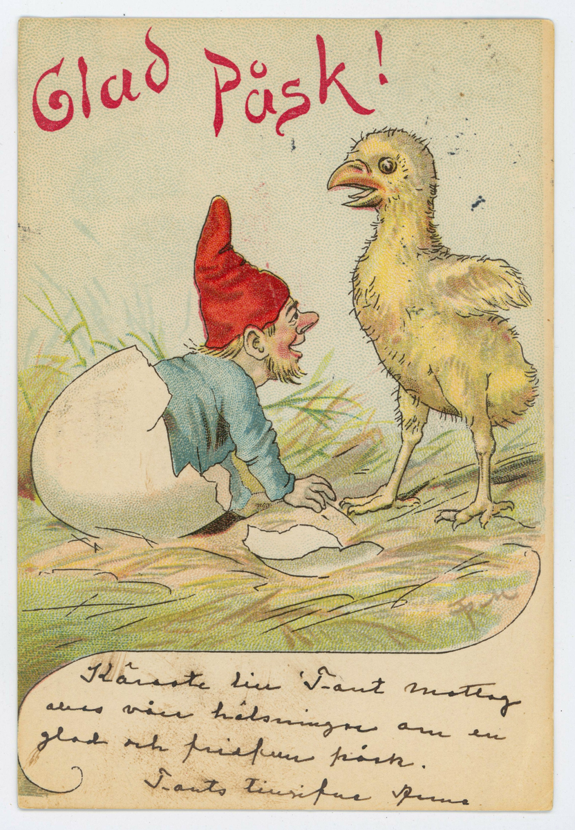 Påskkort med motiv av liten gårdstomte som tittar fram ur en sprucket ägg och möts av en förvånad kyckling. Längst upp till vänster finns texten " Glad Påsk!". 
På baksidan finns ett grönt 5- öres frimärke med Kung Oskar II i oval. Kortet är poststämplat den 30/3-1907.