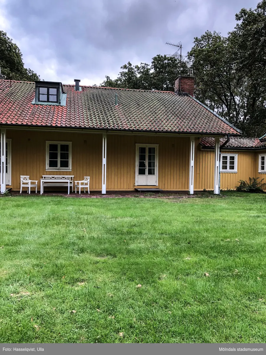 Ett gulmålat bostadshus på Sporred Tvärgården i Sporred, Kållered, i Mölndals kommun, den 20 september 2019. Byggt cirka 1940.