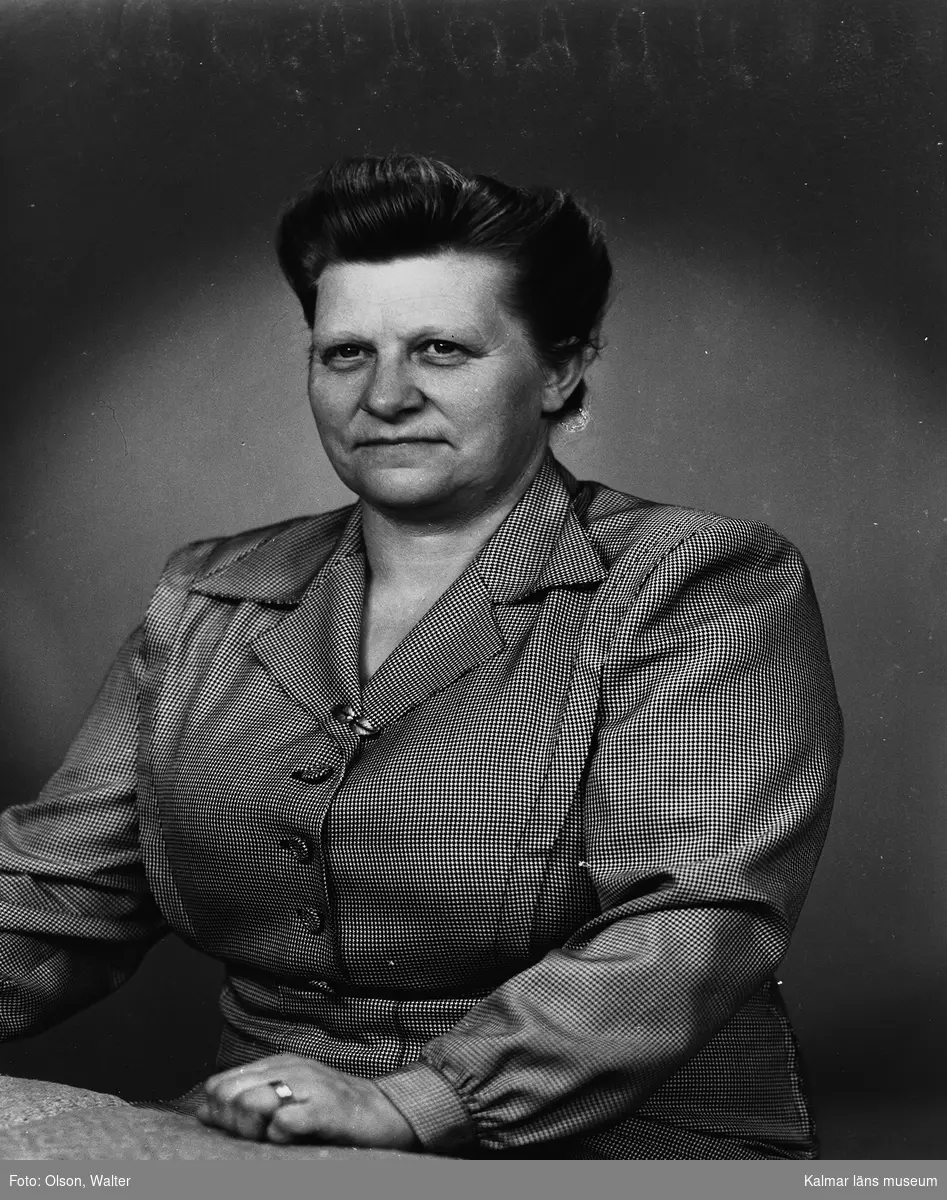 Beställare: Fru Hulda Johansson, Smålandsgatan 20. Fotot taget 1949-05-21.
