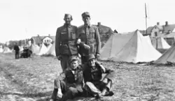 Krigsinternerte soldater i Filipstad, Sverige 1940. Sittende