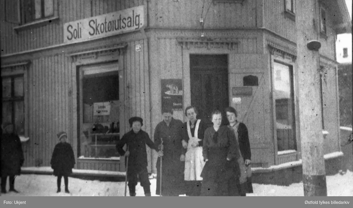 Soli Skotøiutsalg i Pellygata i Sarpsborg i 1920-åra. Innehaver var Ole Næss.