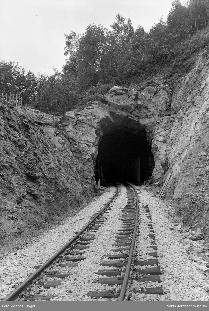 Klungset tunnel på den da ennå ikke åpnede strekningen av Nordlandsbanen mellom Fauske og Bodø.