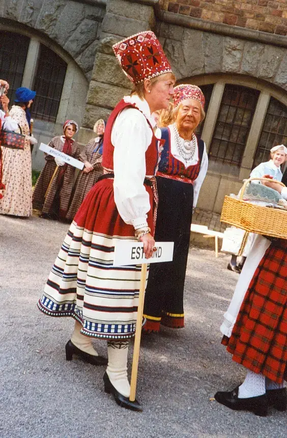 Hembygdsdräktens dag 2002. Estniska dräkter.