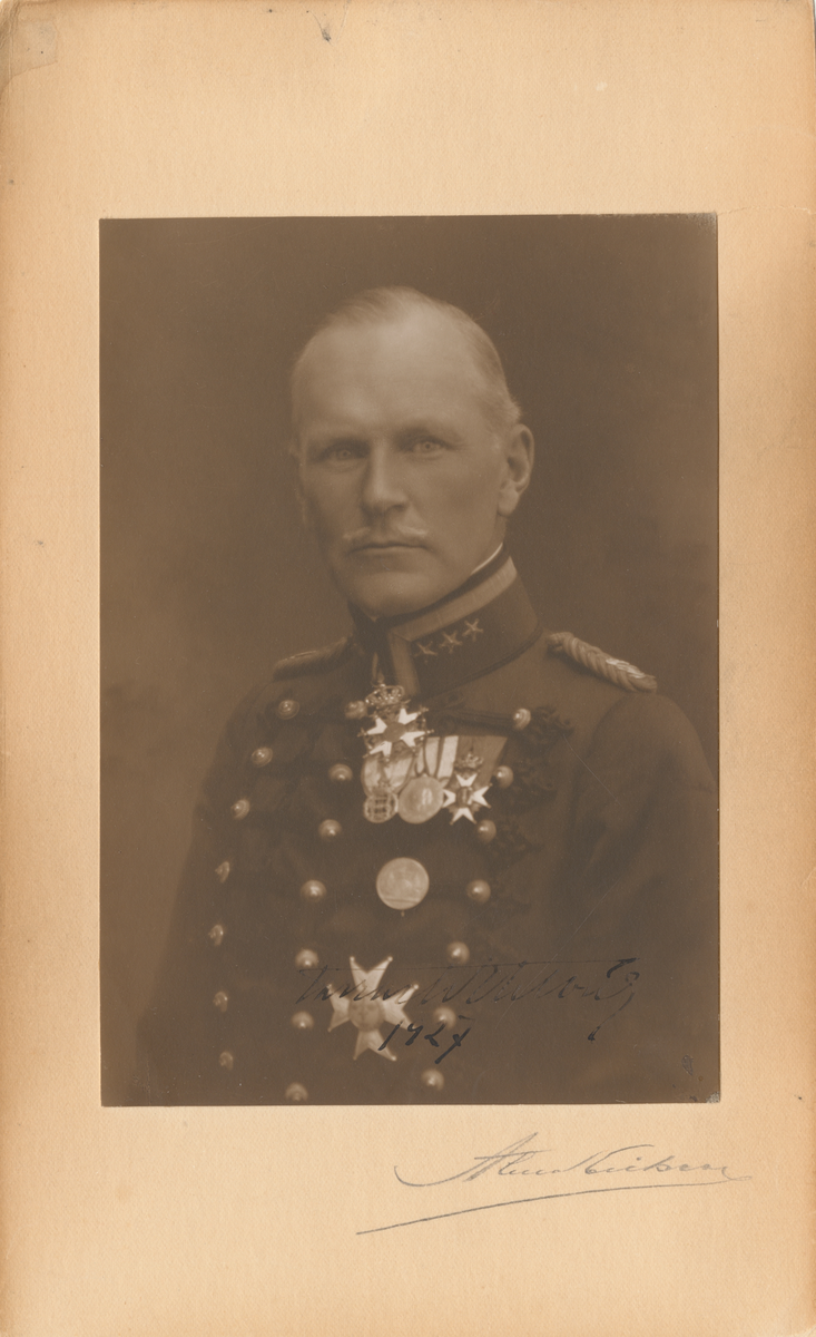 Porträtt av Bo Tarras-Wahlberg, överste vid Smålands artilleriregemente.