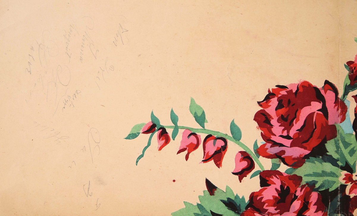 Rektangulär tapet. Schablonmålat papper. Motiv i form av: Blomsterarrangemang krönt med blå vas med röda blommor. I övre vänstra hörnet, skrivet med blyertspenna "Alm Karl I Hilda....."