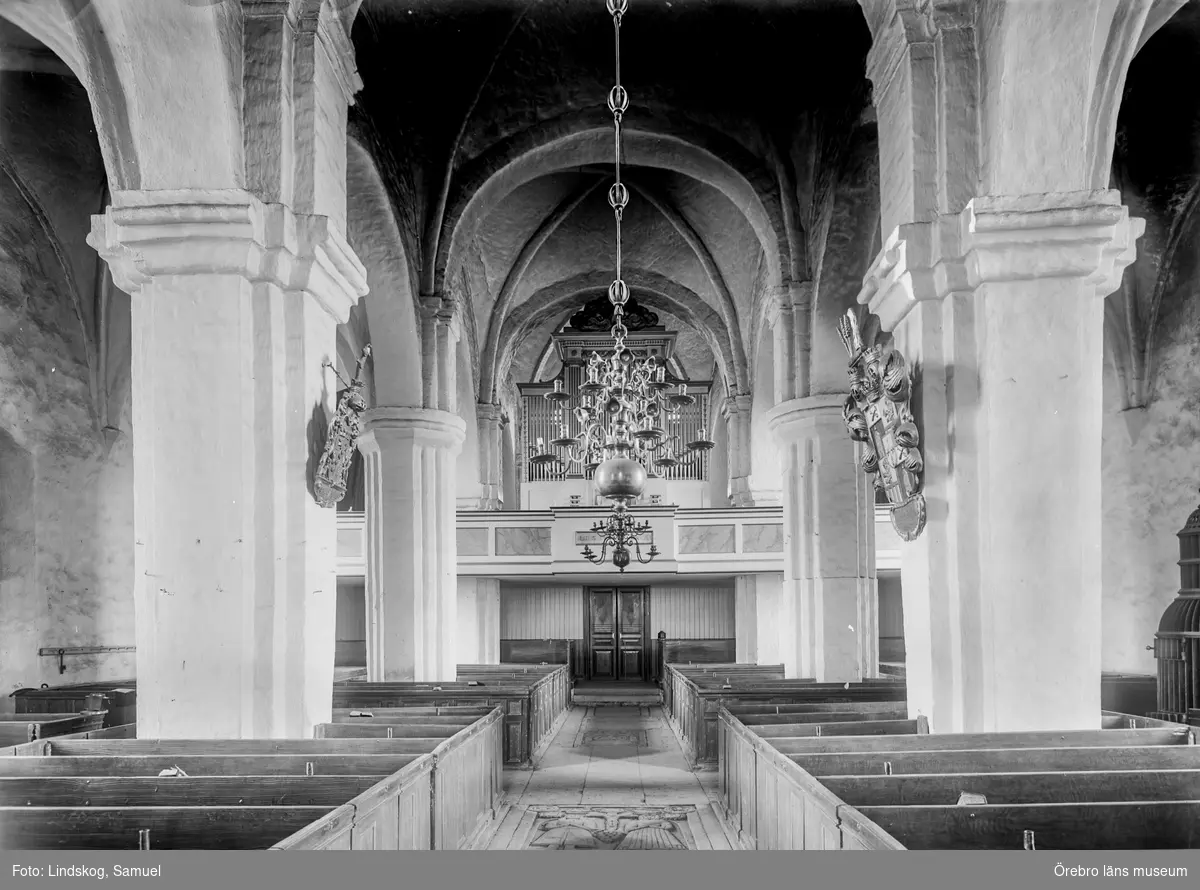 Interiör av Sköllersta kyrka.