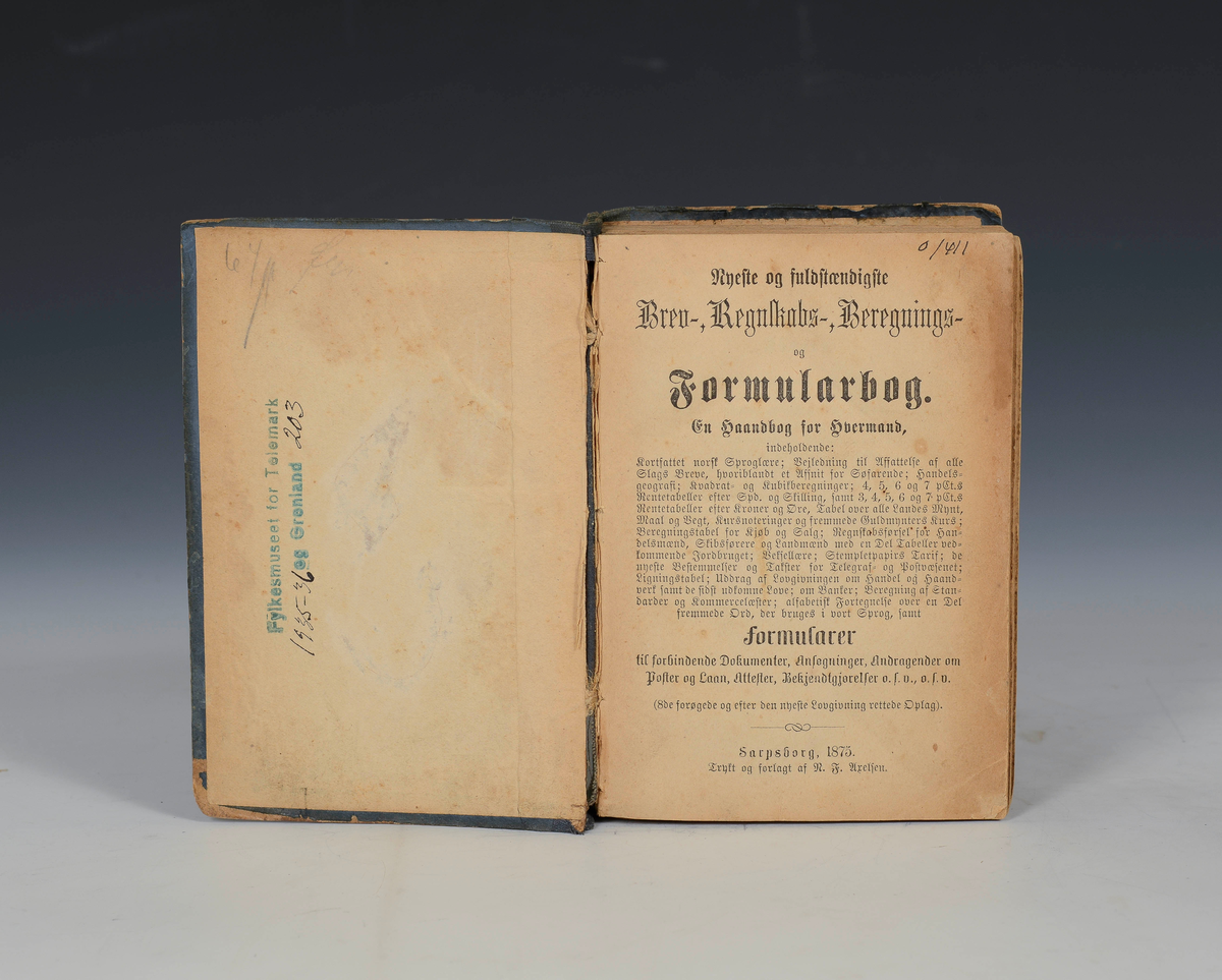 Prot: Formularbog. Sarpsborg 1875. XVI + 464+ XVI s. 8 F. Innb.