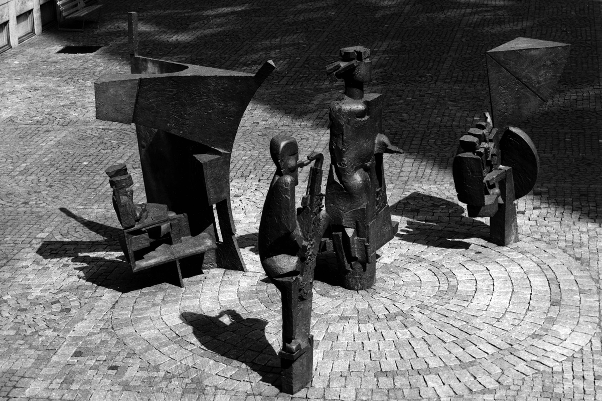 Skulpturgruppen Borgarna av Olle Adrin.