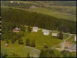 Leirfjord,Leland. Flyfoto fra Leland og de kommunalt eide bo
