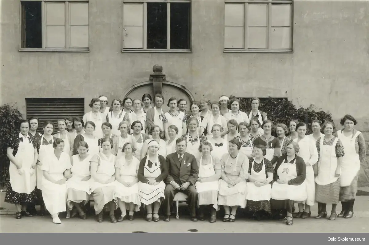 Bespisningspersonalet på Hersleb skole i sammenheng med gutte- og ungdomsskorpsenes landsstevne i 1934.