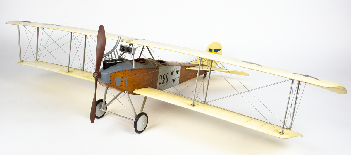 Flygplanmodell Sk 1 Albatros. Dukklädda vingar.